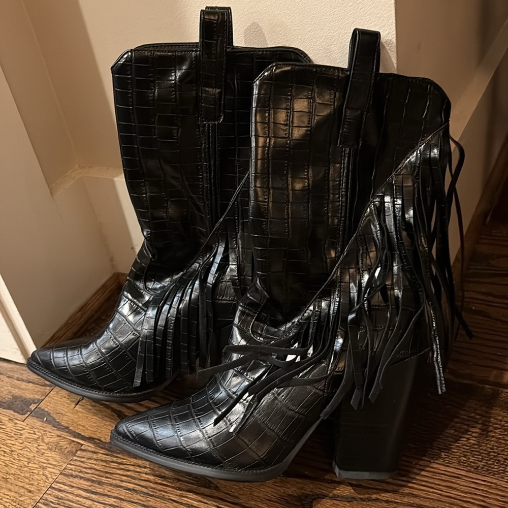 Isnom Black Croc-Embossed Faux Leather Women's Boots 7